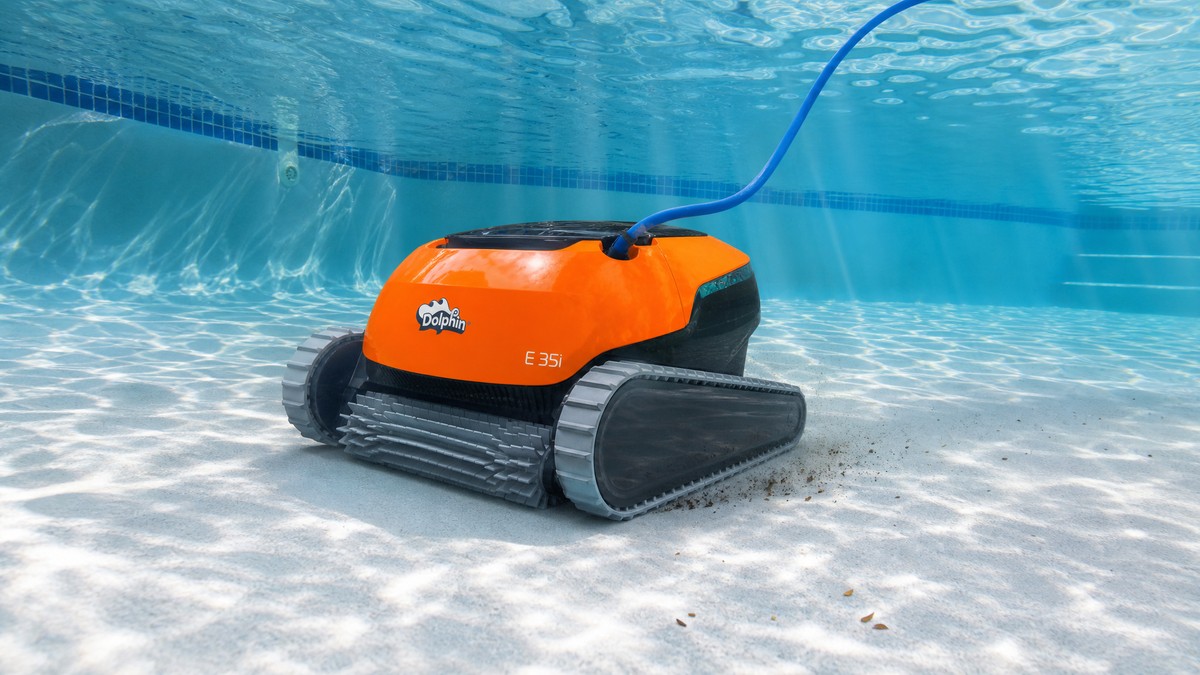 Dolphin E35i opiniões — análise do modelo Dolphin com app MyDolphin Plus a trabalhar numa piscina residencial