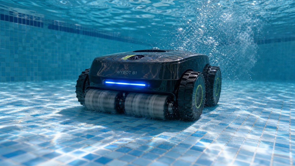 WYBOT B1 opiniões — a limpar o fundo de uma piscina residencial