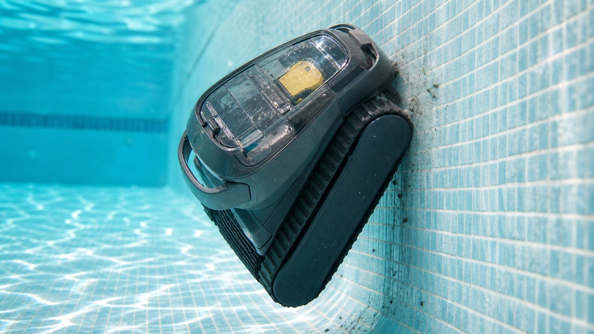 Zodiac Pixel OP 32 opiniões — a limpar o fundo de uma piscina com pastilha de vidro